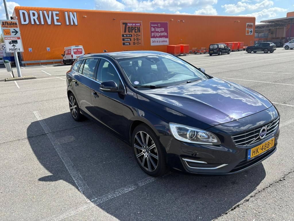 Volvo V60 D6 Twin Engine 288pk AWD Plug In Hybrid, Auto's, Volvo, Automaat, 1800 kg, Blauw, Vierwielaandrijving