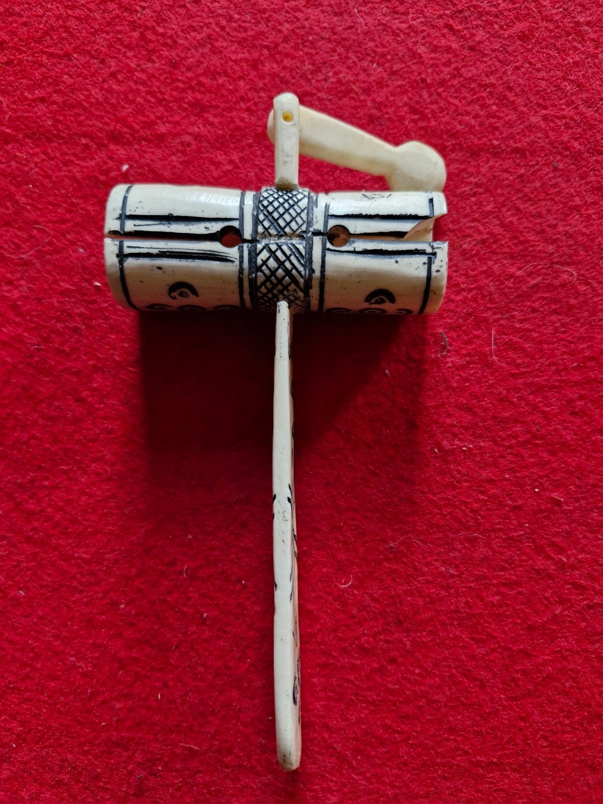 Inuit/Sami volkskunst percussie-instrument/ratel van been, Antiek en Kunst, Ophalen of Verzenden