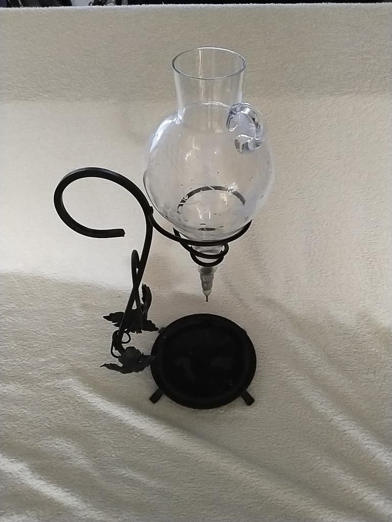 Absint druppelaar met smeedijzeren standaard, Huis en Inrichting, Woonaccessoires | Vazen, Gebruikt, Zwart, 50 tot 75 cm, Glas