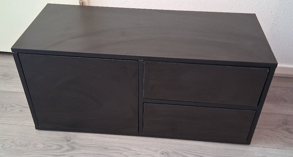 Kleine zwarte TV kast