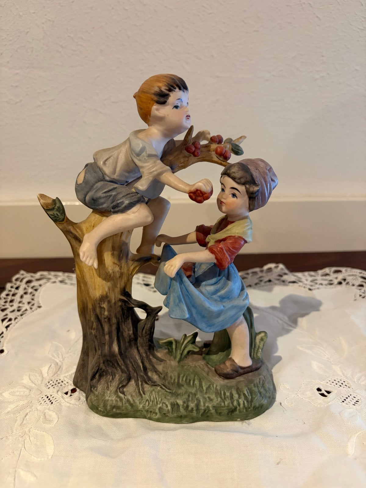 Vintage Porseleinen Beeldje: Kinderen Kersen Plukken, Ophalen