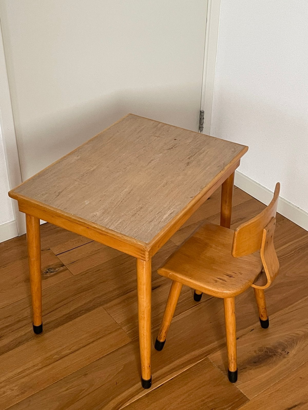 Oud houten schooltafeltje met stoeltje, Ophalen, Gebruikt, Tafel(s) en Stoel(en)