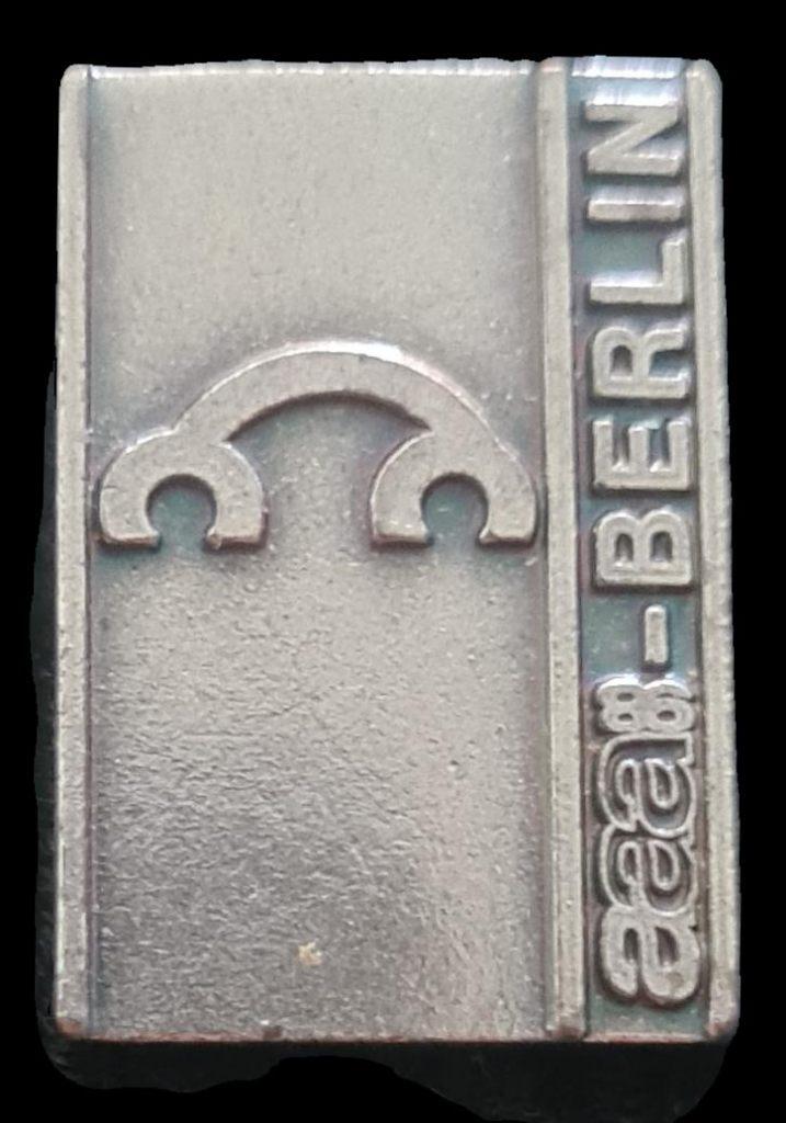 Volkswagen aaa- Berlin pin- zilvergrijs, Verzamelen, Speldjes, Pins en Buttons, Verzenden, Nieuw, Transport, Speldje of Pin