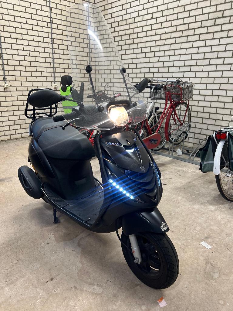 Piaggio zip lget scooter full option 2020, Fietsen en Brommers, Scooters | Piaggio, Ophalen, Maximaal 45 km/u, Zip, Zo goed als nieuw