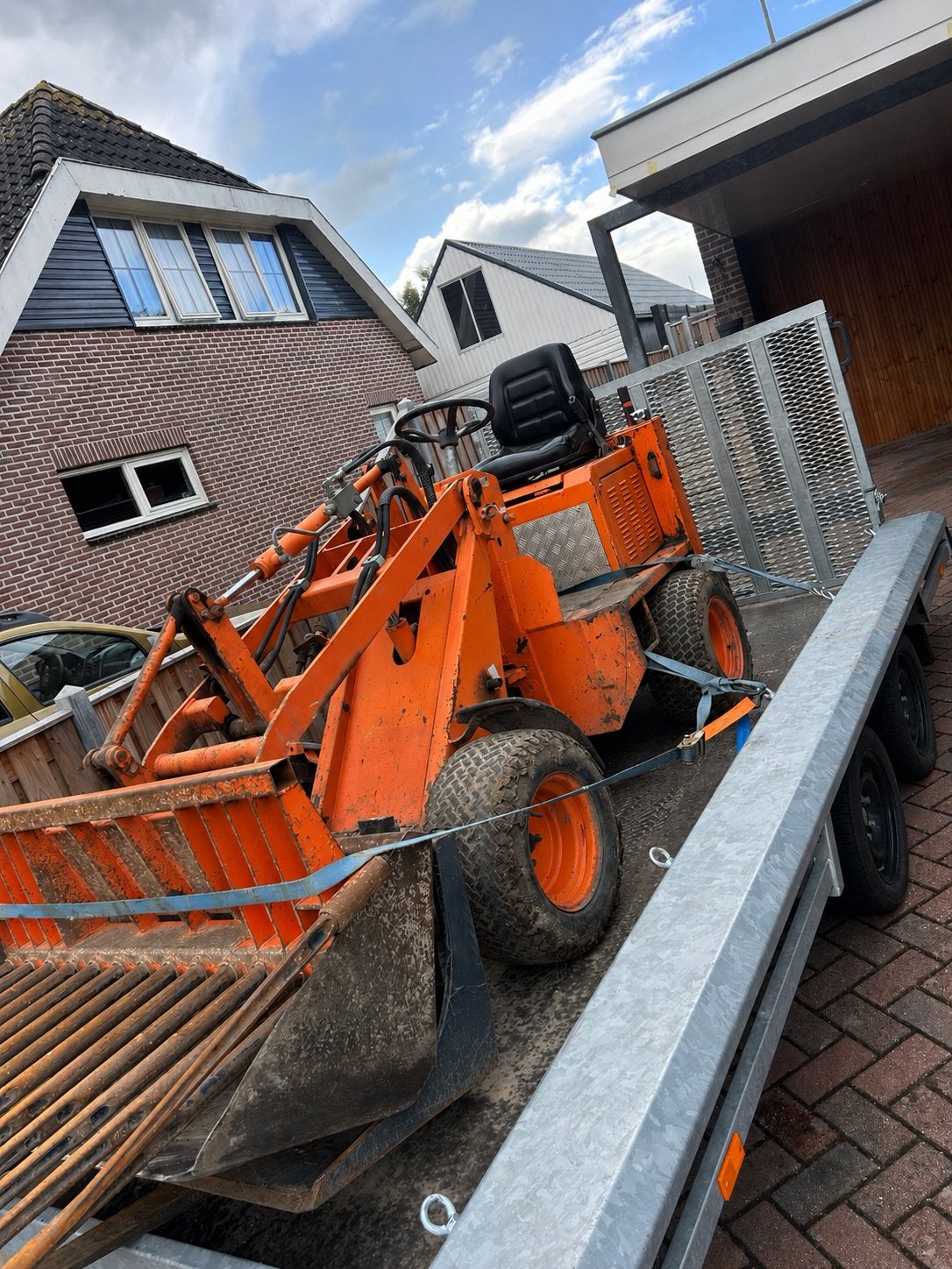 Te huur knikmops 90  - Ideaal voor kleine klussen, Ophalen, Wiellader of Shovel