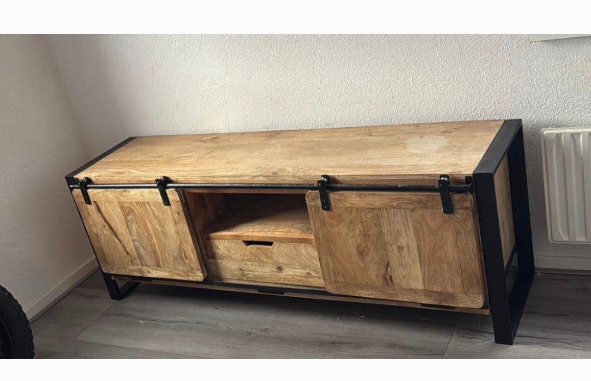 Mango houtrn tv kast / DEZE WEEK WEG, Huis en Inrichting, Kasten | Televisiemeubels, Ophalen, Zo goed als nieuw, 25 tot 50 cm