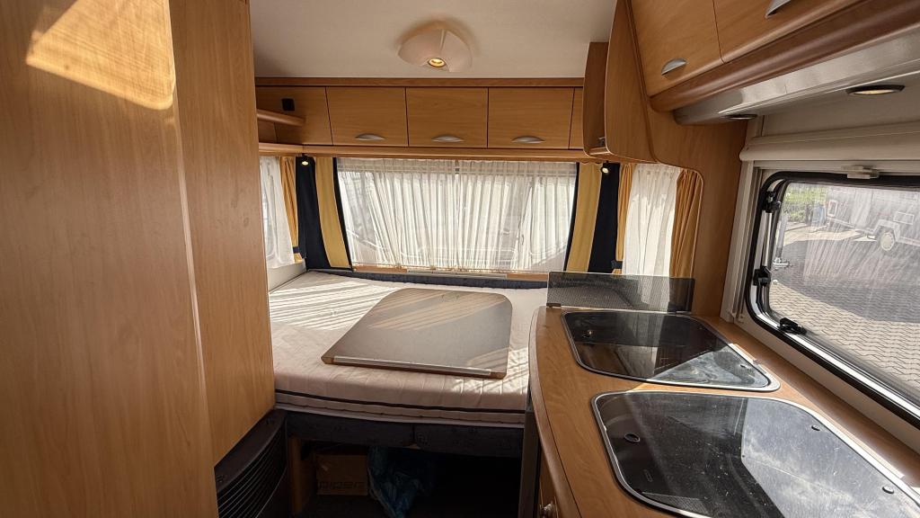 Chateau Calista CT 430 bouwjaar 2004 met voortent en luifel, Chateau, Schokbreker, Bedrijf, 750 - 1000 kg