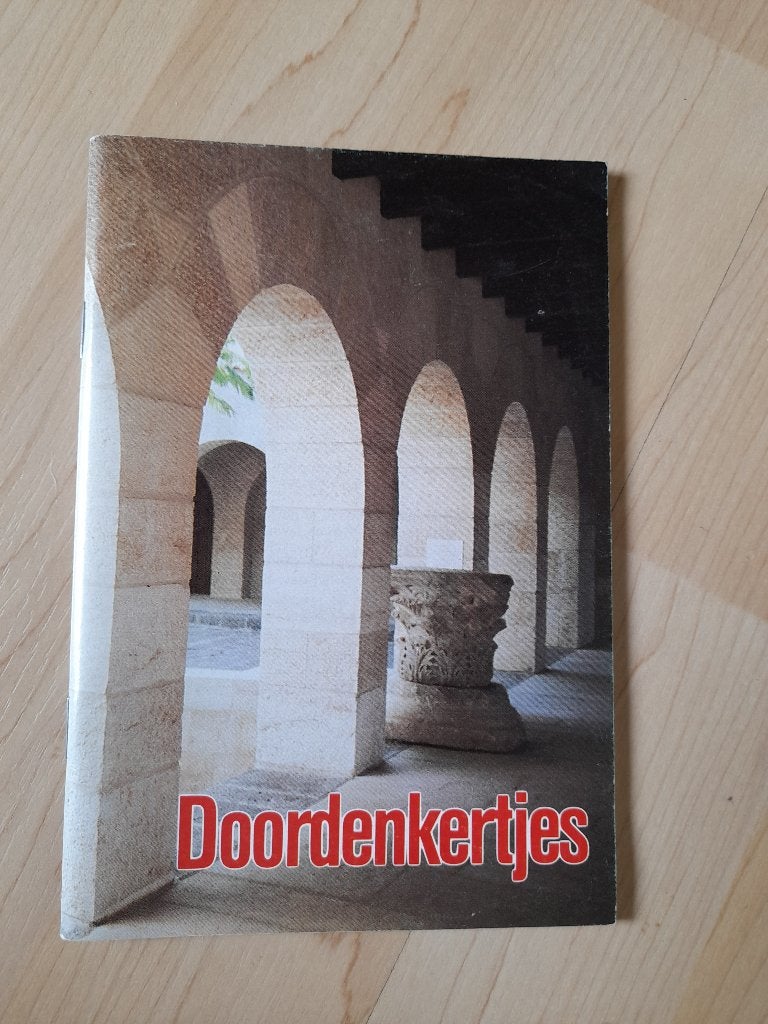 DOORDENKERTJES Uitgave St. Evangelielektuur, Ophalen of Verzenden, Gelezen