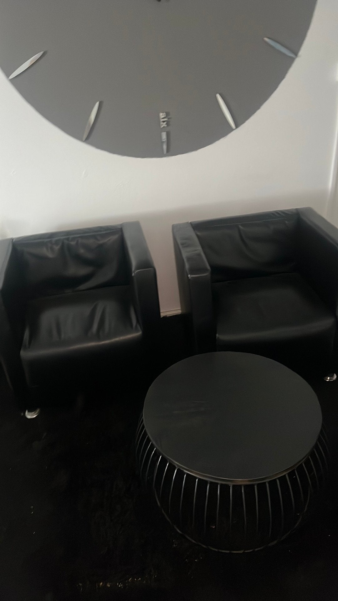 2 zwarte strakke stoeltjes, Huis en Inrichting, Stoelen, Twee, Zwart, Leer, Ophalen of Verzenden