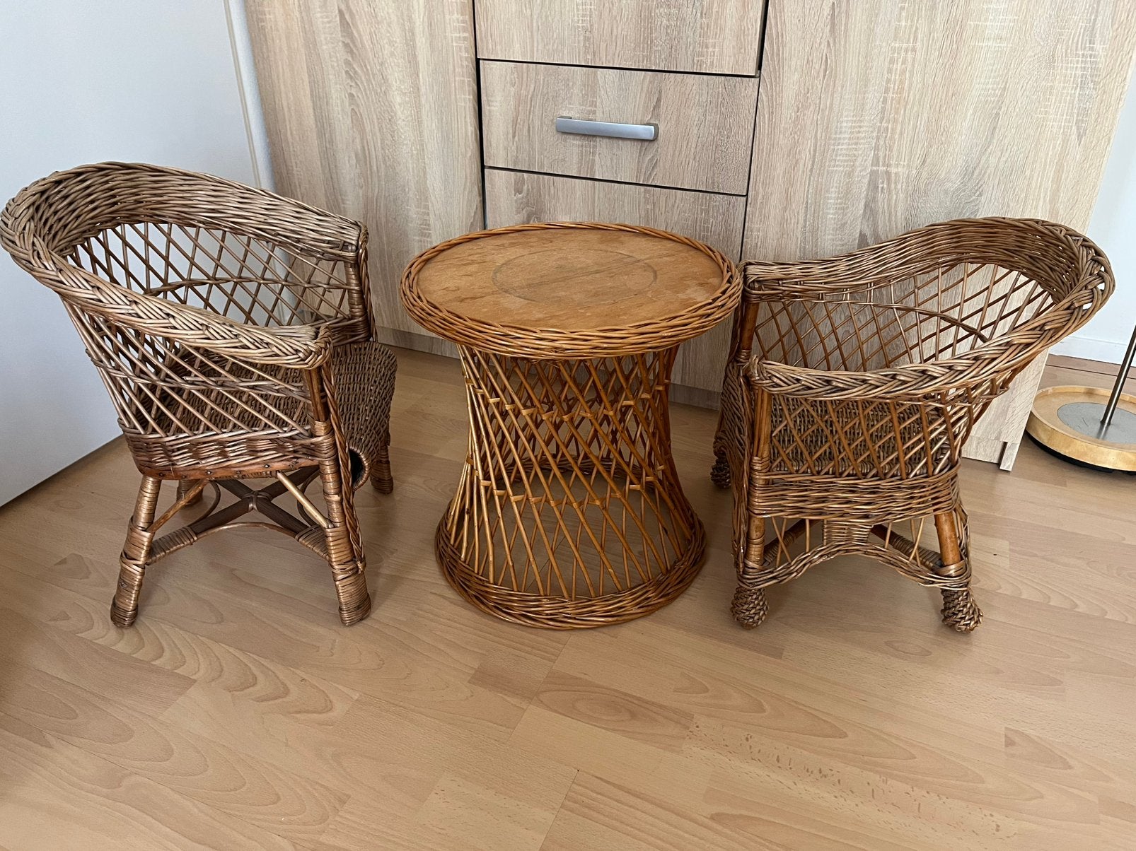 Rotan kinderstoeltjes met tafeltje, Ophalen, Gebruikt, Twee, Bruin