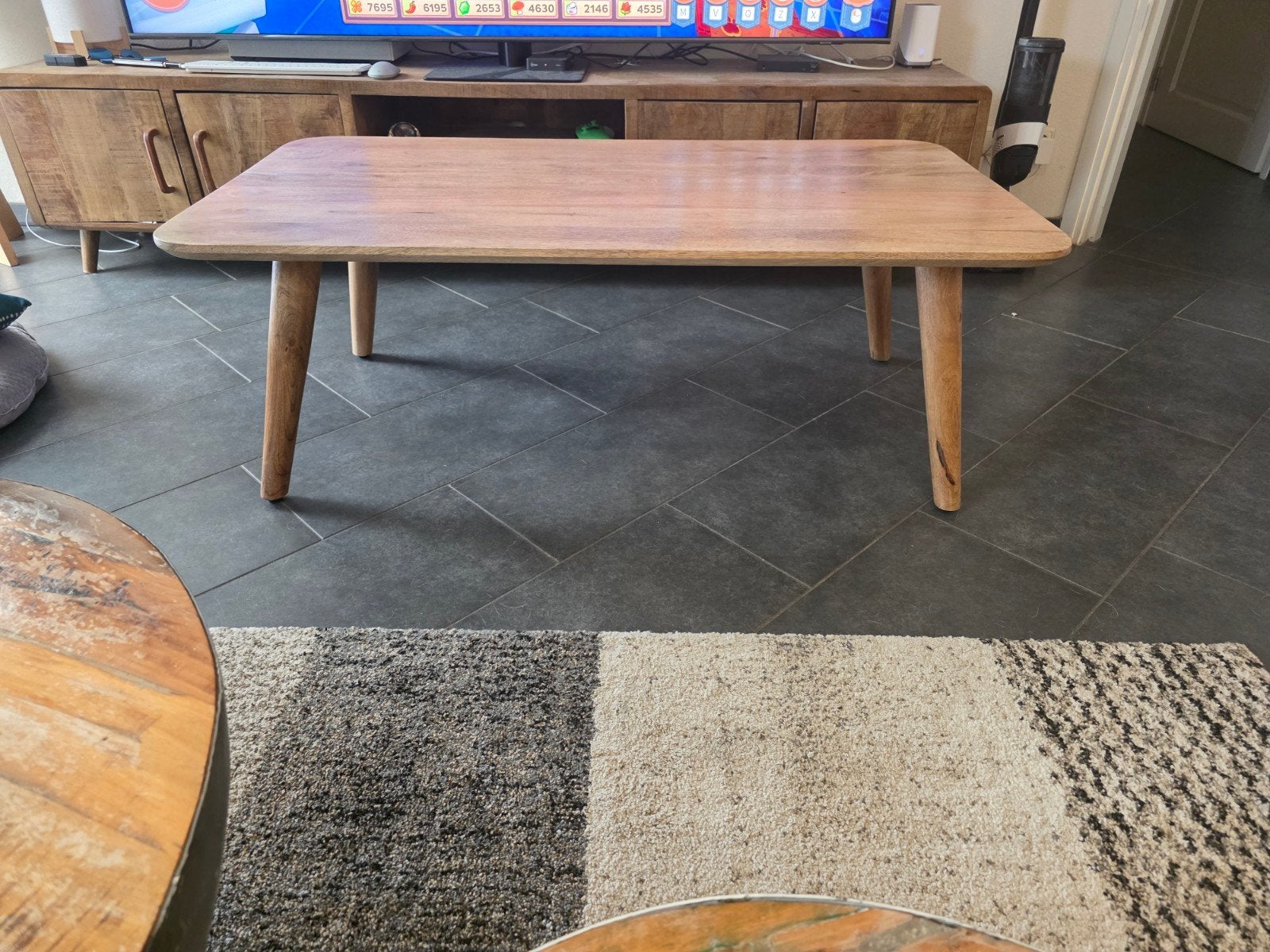 Degelijke salontafel van mangohout - 130x70x46 cm, Huis en Inrichting, Ophalen, 100 tot 150 cm, 50 tot 100 cm, Zo goed als nieuw