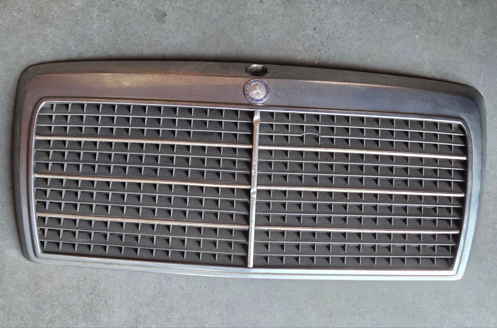 Mercedes-Benz grille grill w124 !, Gebruikt, Voor, Mercedes-Benz, Ophalen of Verzenden