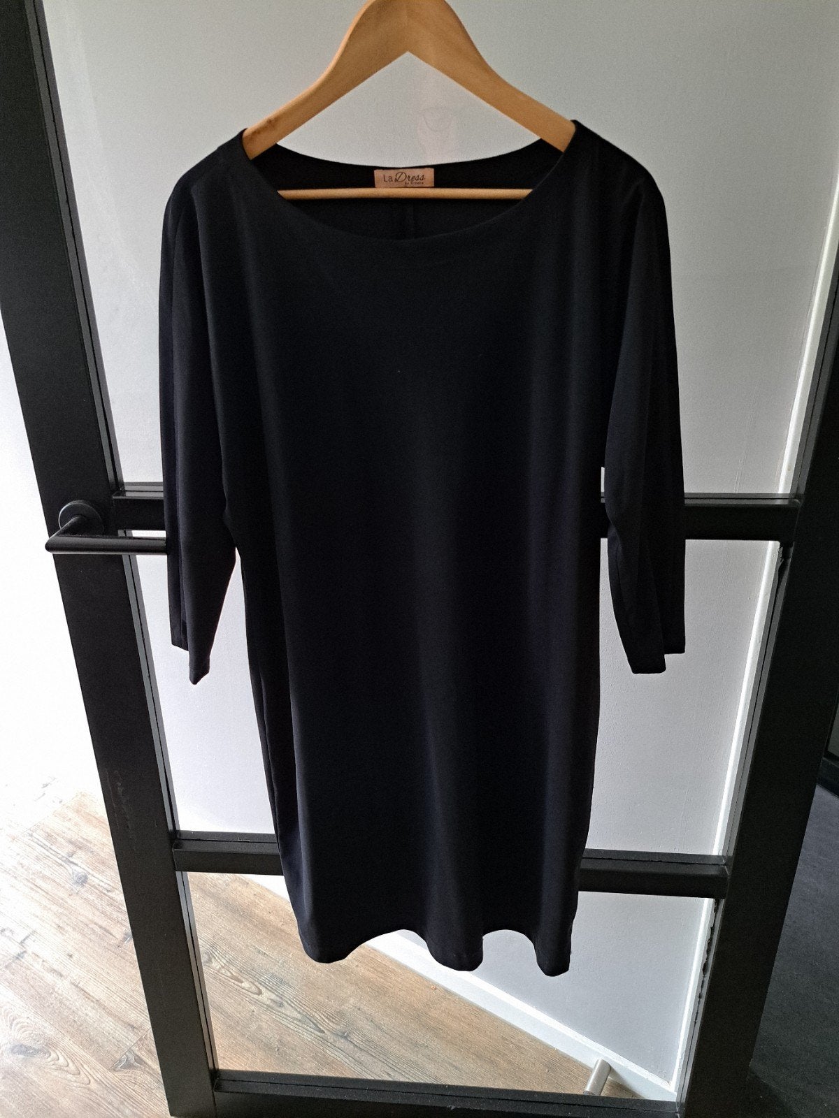 Zwart jurkje van La Dress by Simone, maat L, Kleding | Dames, Zwart, Maat 42/44 (L), Ophalen of Verzenden, Zo goed als nieuw