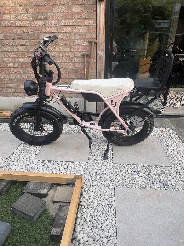 CrossBoss LS E-bike - Roze met kinderzitje, Zo goed als nieuw, 51 tot 55 cm, 50 km per accu of meer, Ophalen