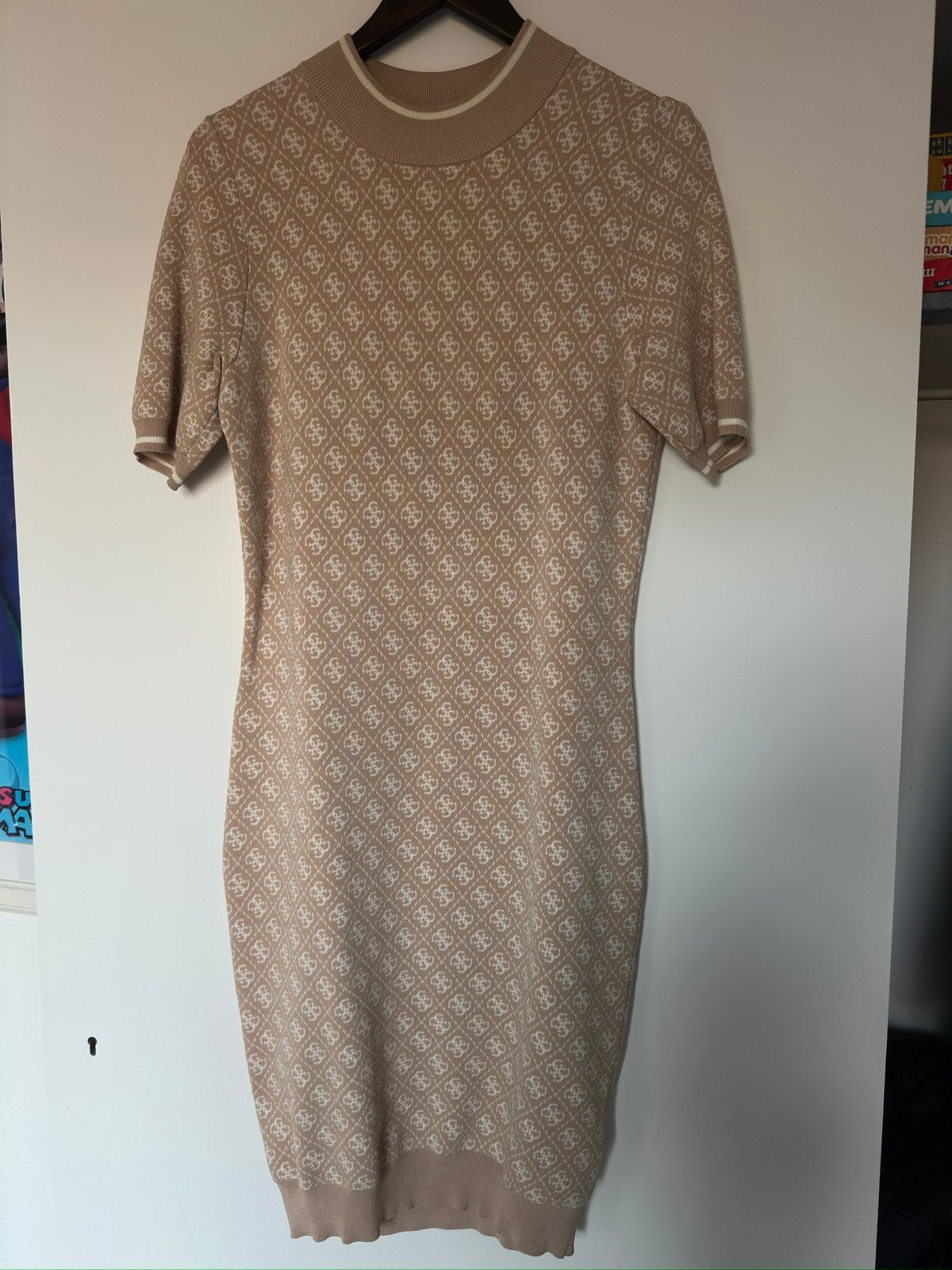 Guess dress maat xl (42), Kleding | Dames, Jurken, Beige, Maat 42/44 (L), Ophalen of Verzenden, Zo goed als nieuw