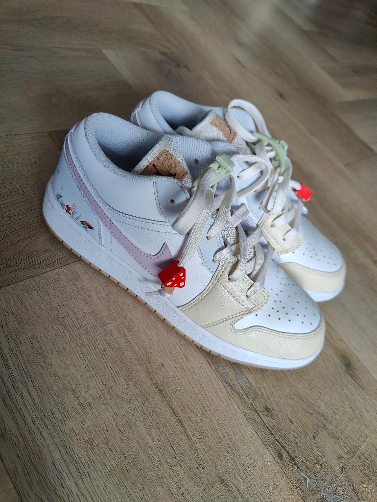 Nike Air Jordan 1 Low SE Older Kids, Jongen of Meisje, Schoenen, Ophalen of Verzenden, Zo goed als nieuw