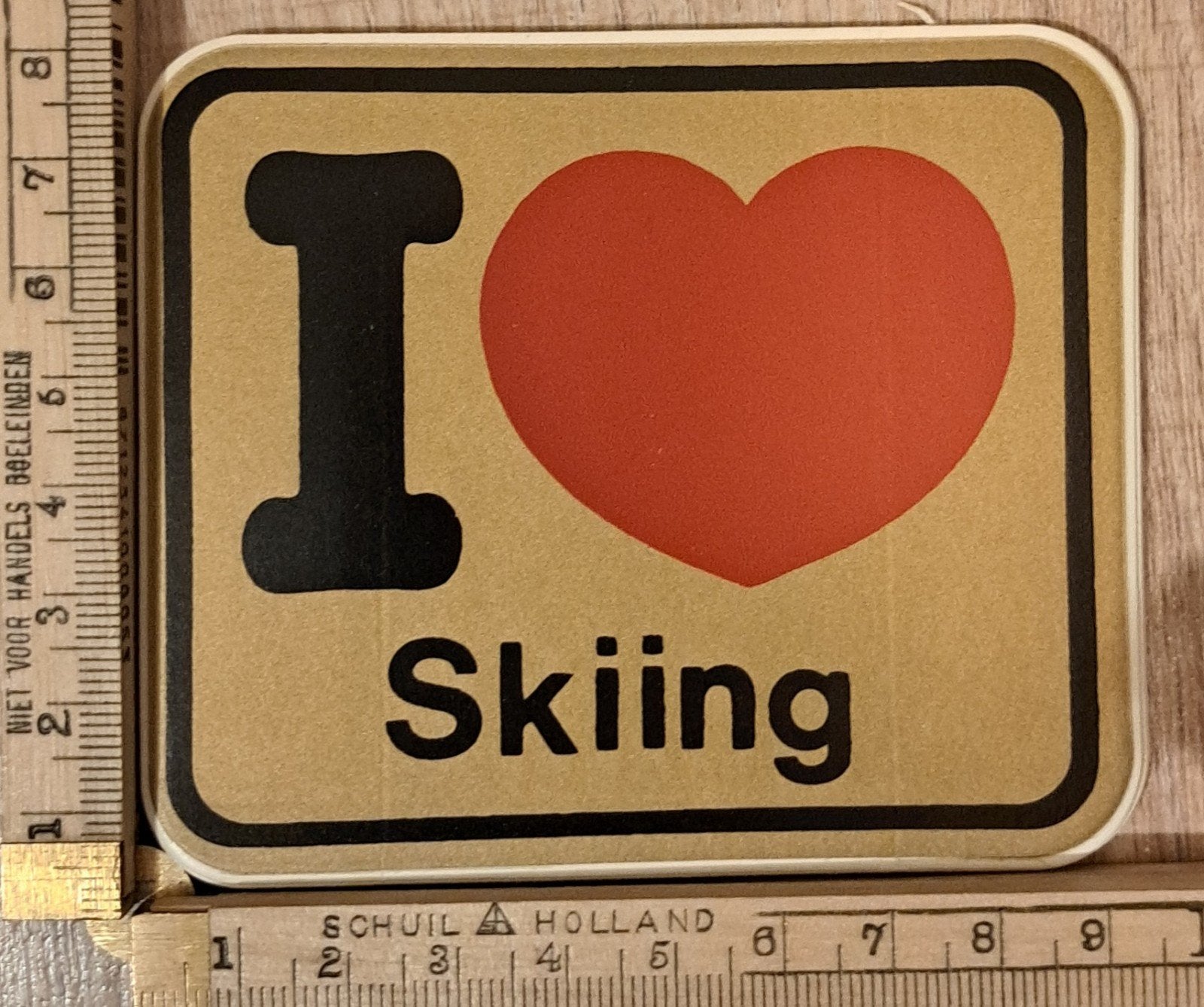 Vintage goudkleurige autosticker I love skiing I ️️ skiing, Ophalen of Verzenden, Zo goed als nieuw, Sport