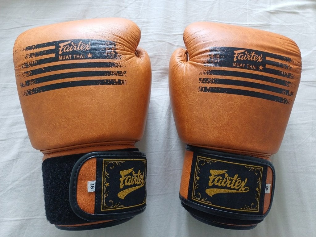 Fairtex BGV21 Legacy bokshandschoenen 16 oz leer – z.g.a.n., Ophalen of Verzenden, Zo goed als nieuw, Bokshandschoenen
