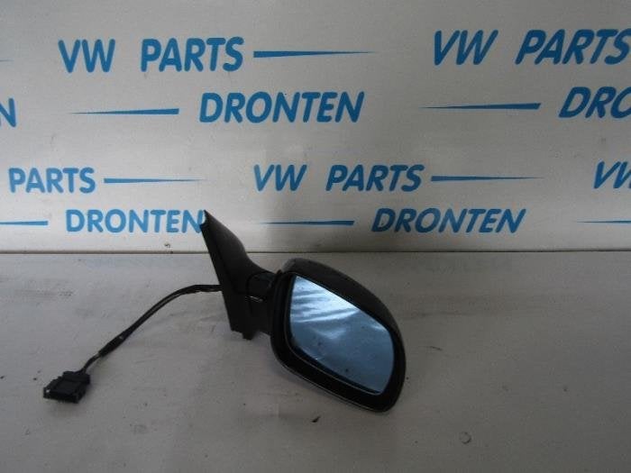 Buitenspiegel rechts van een Volkswagen Bora
