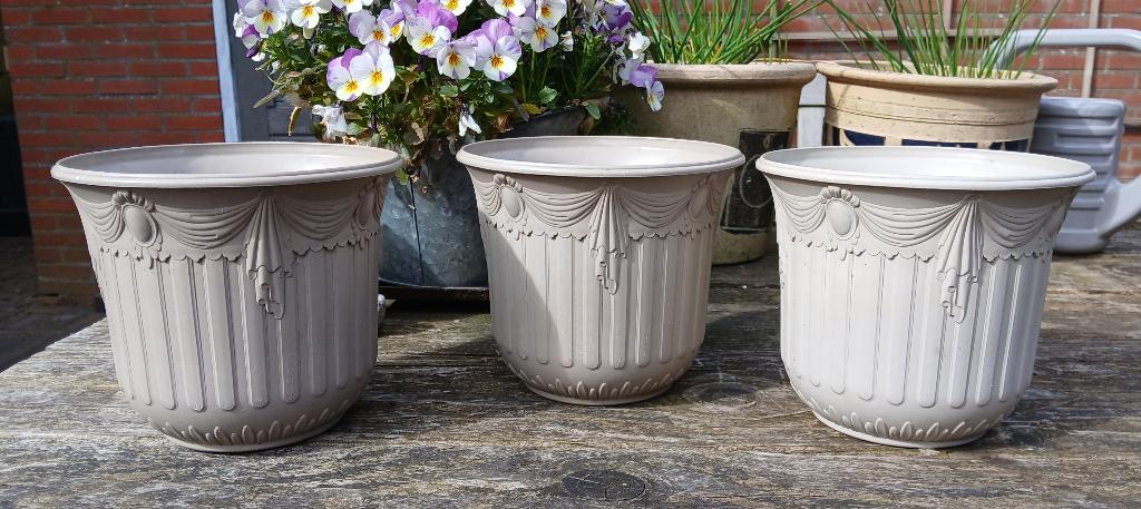 3x Ypma kunststof bloempotten voor buiten - klassiek gedecor, Tuin en Terras, Bloempotten, Kunststof, Gebruikt, Rond, Ophalen of Verzenden