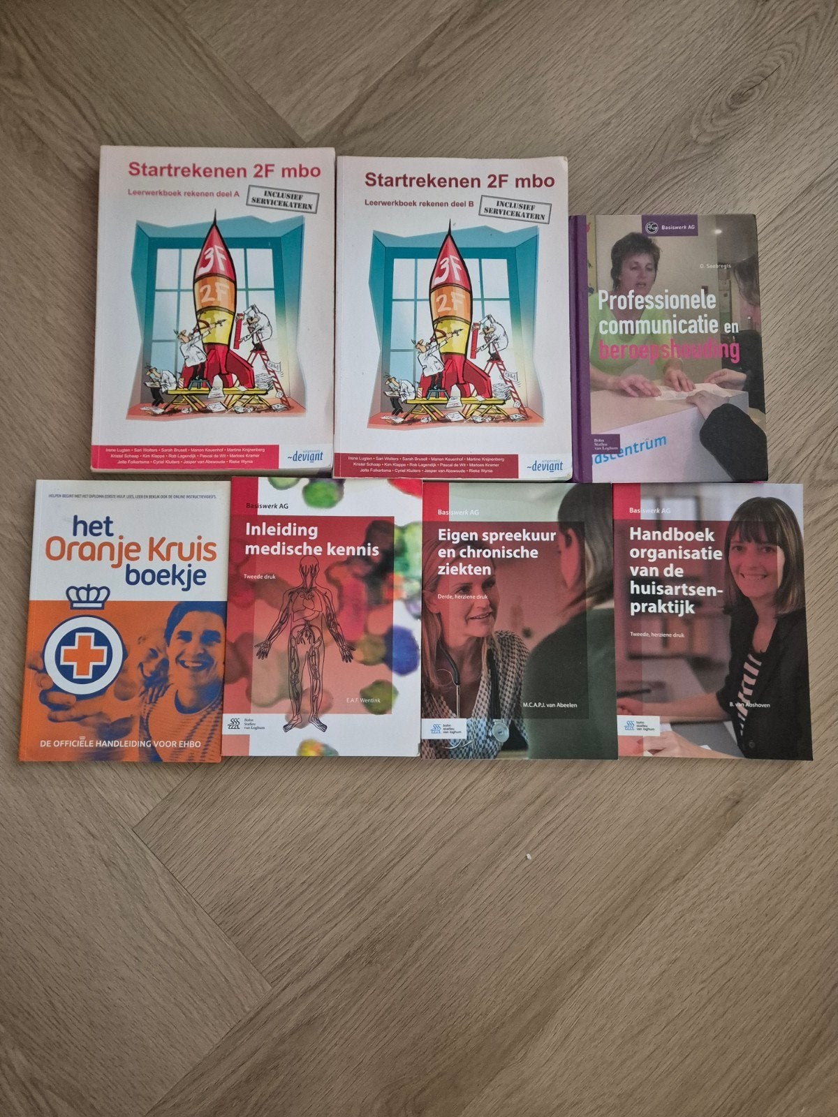 Schoolboeken doktersassistente Mbo4, Ophalen of Verzenden, Zo goed als nieuw, VMBO