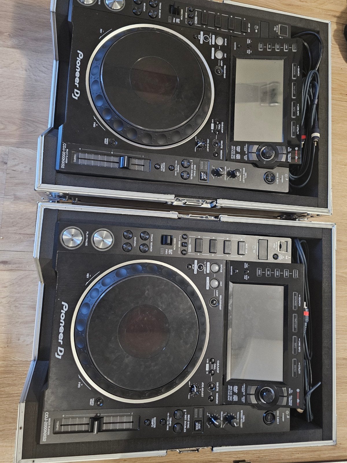 Pioneer CDJ-2000NXS2 DJ-set (2 stuks) met flightcases, Ophalen, Zo goed als nieuw, Pioneer