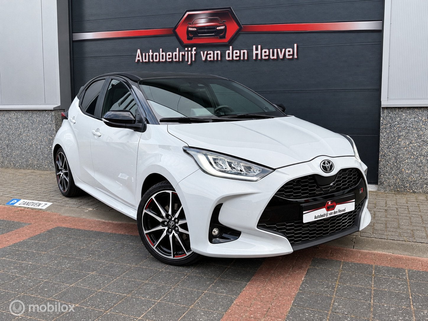 Toyota Yaris 1.5 Hybrid GR Sport Apple carplay 1e Eig Dealer, Gebruikt, 116 pk, 23 km/l, Bedrijf