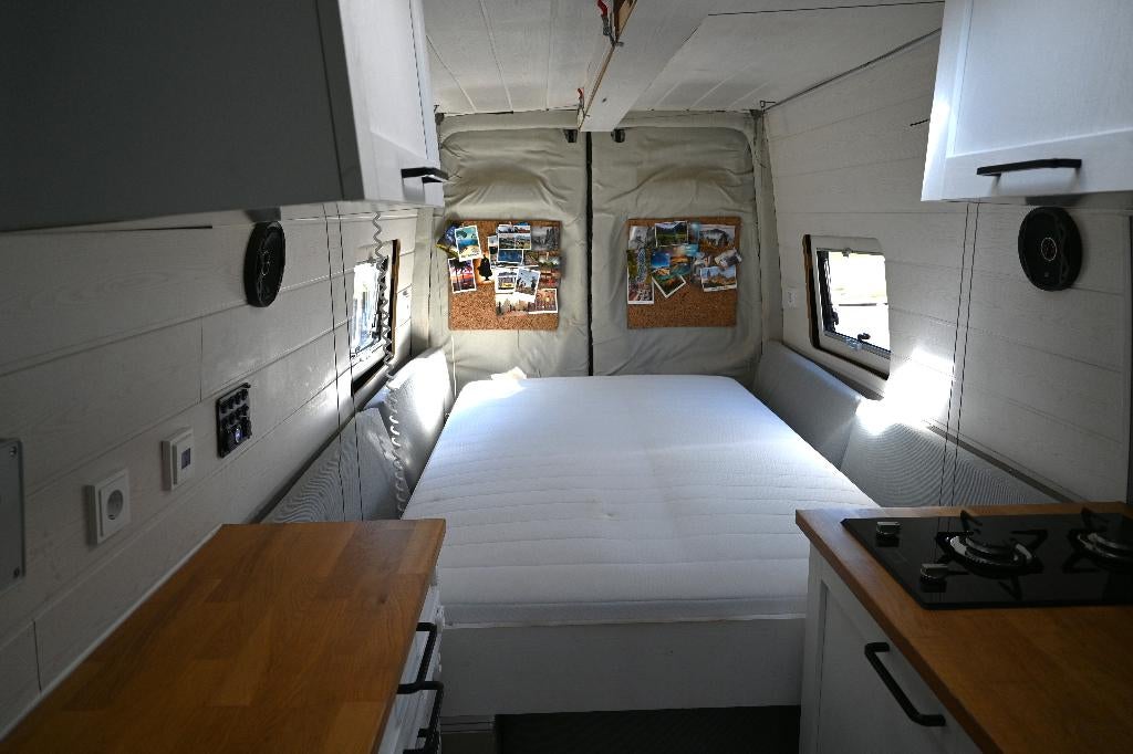 Mercedes Sprinter Camper | Off-grid | Zelfbouw | Rijklaar, Buscamper of Camperbus, Tot en met 2, Particulier, Rondzit