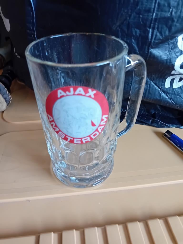 Oud Ajax bierglas met handvat - Vintage verzamelobject, Ophalen of Verzenden, Gebruikt, Bierglas