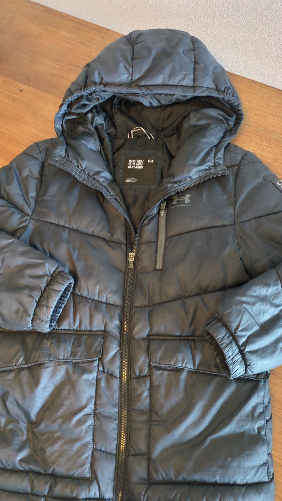 Under Armour winterjas mt 10/11 jaar, Kinderen en Baby's, Kinderkleding | Maat 140, Ophalen of Verzenden, Zo goed als nieuw, Under Armour