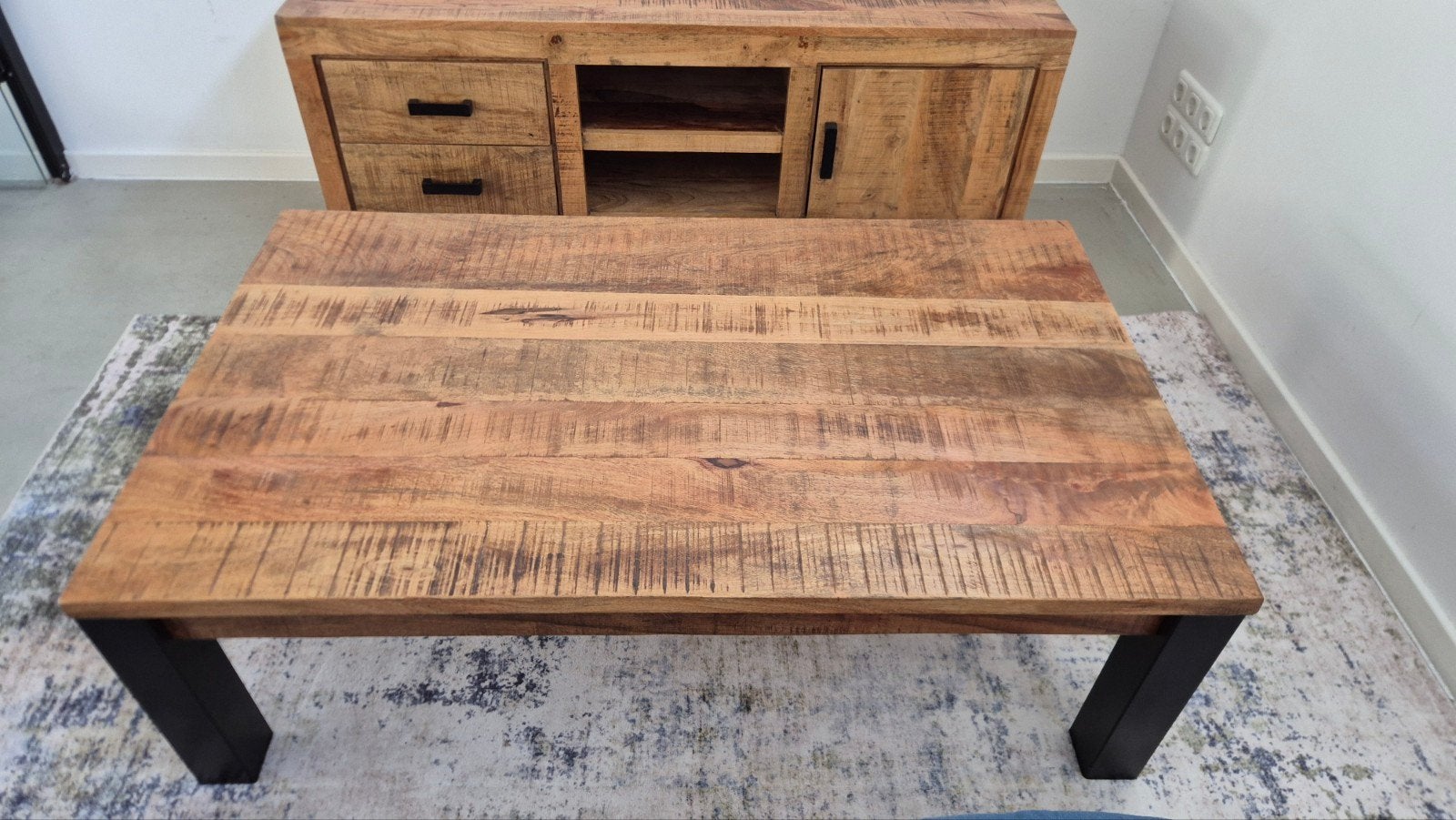 Foto 7 van meubelset  salontafel en eettafel van massief hout
