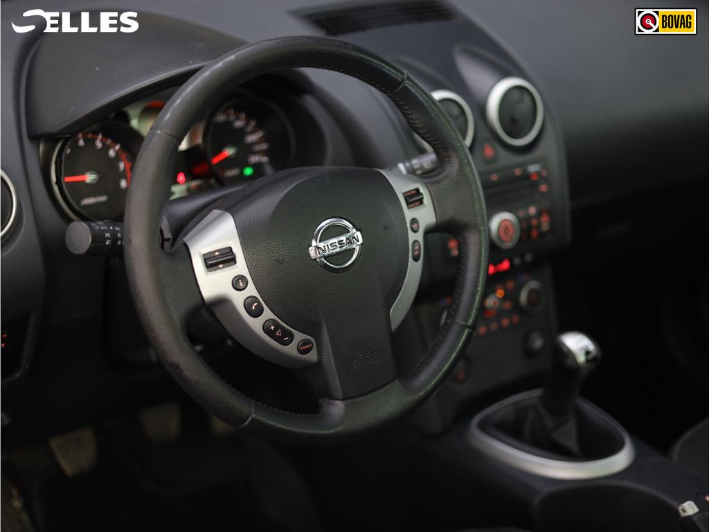 Nissan QASHQAI 1.6 Acenta | Trekhaak | Panoramadak, Voorwielaandrijving, 1272 kg, Zwart, 4 cilinders