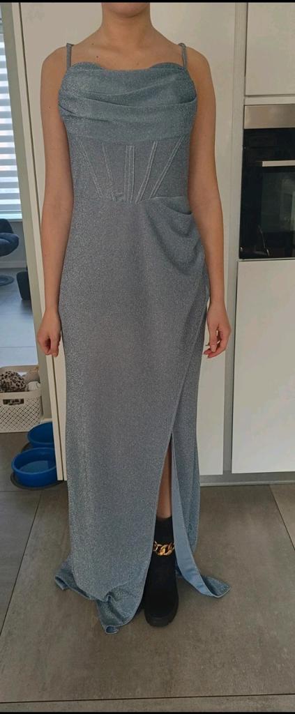Elegante blauwe avondjurk met split - Maat M, Kleding | Dames, Jurken, Blauw, Nieuw, Olyc, Onder de knie