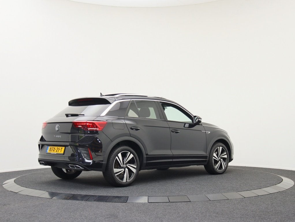 Volkswagen T-Roc 1.5 TSI R-Line | Pano | Private lease 599 p, Stof, 4 cilinders, 150 pk, Zwart