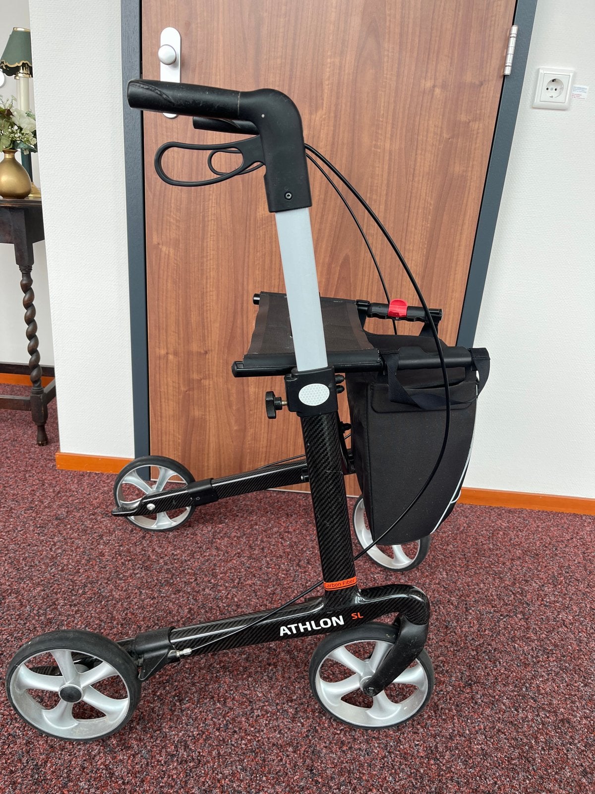ATHLON SL carbon licht gewicht rollator., Diversen, Rollators, Ophalen of Verzenden, Opvouwbaar, Gebruikt