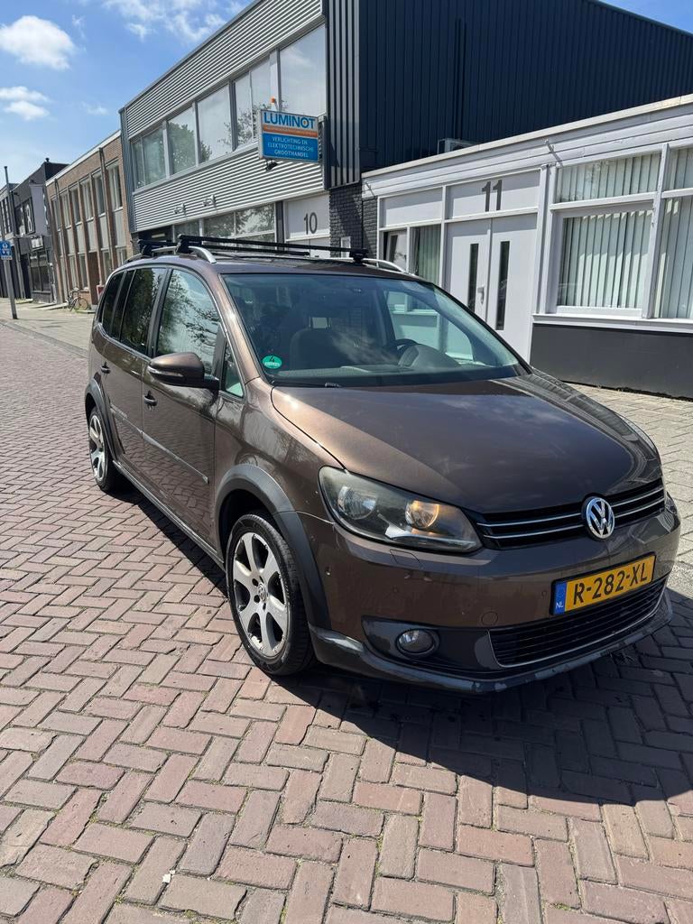 Volkswagen Touran Cross 1.4 TSI 103KW DSG 5P 2011 Bruin, Auto's, Volkswagen, 1487 kg, Bruin, Alcantara, 14 km/l