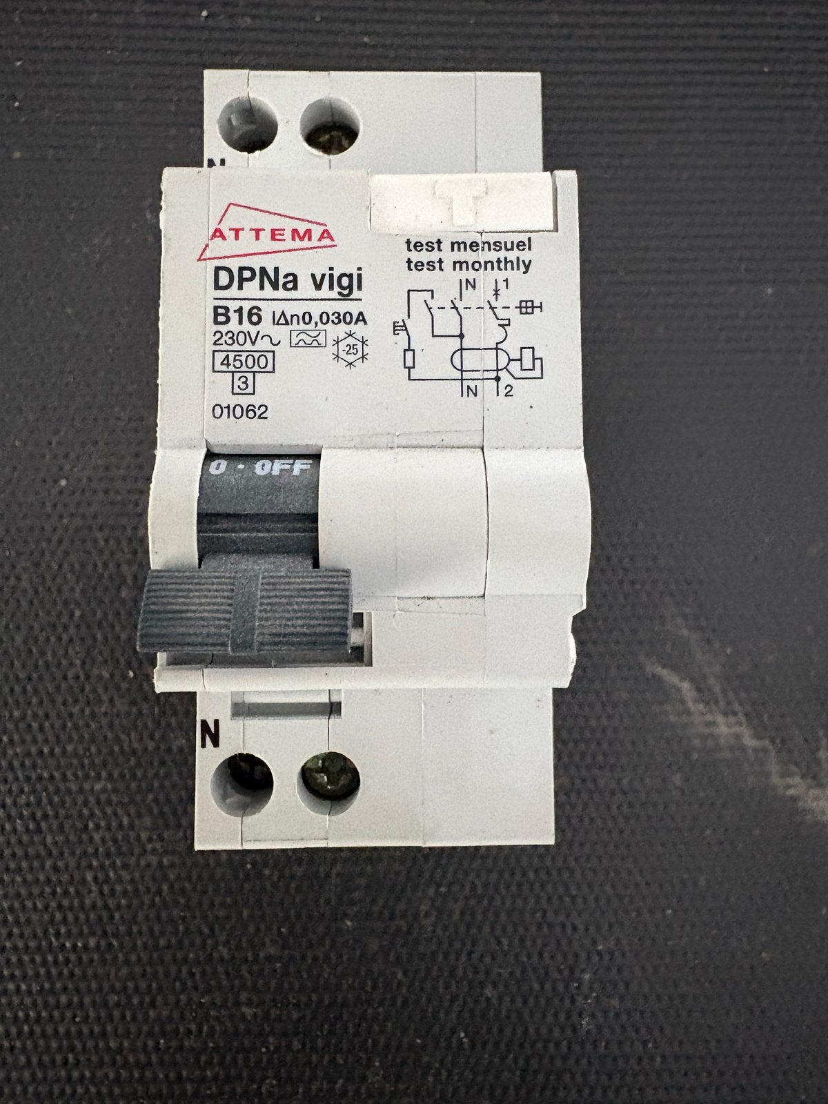 Attema DPNa vigi B16 0,03A Aardlekautomaat, Ophalen of Verzenden, Gebruikt, Attema, Aardlekautomaat