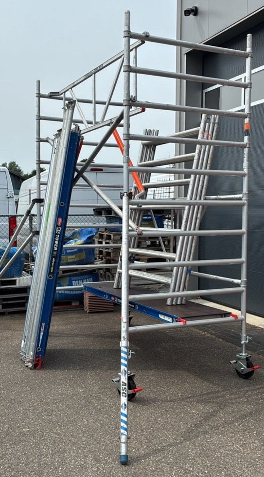 Zeer nette aluminium rolsteiger, werkhoogte 8,35 m, Doe-het-zelf en Verbouw, Steigers, Ophalen, Zo goed als nieuw, Rolsteiger of Kamersteiger
