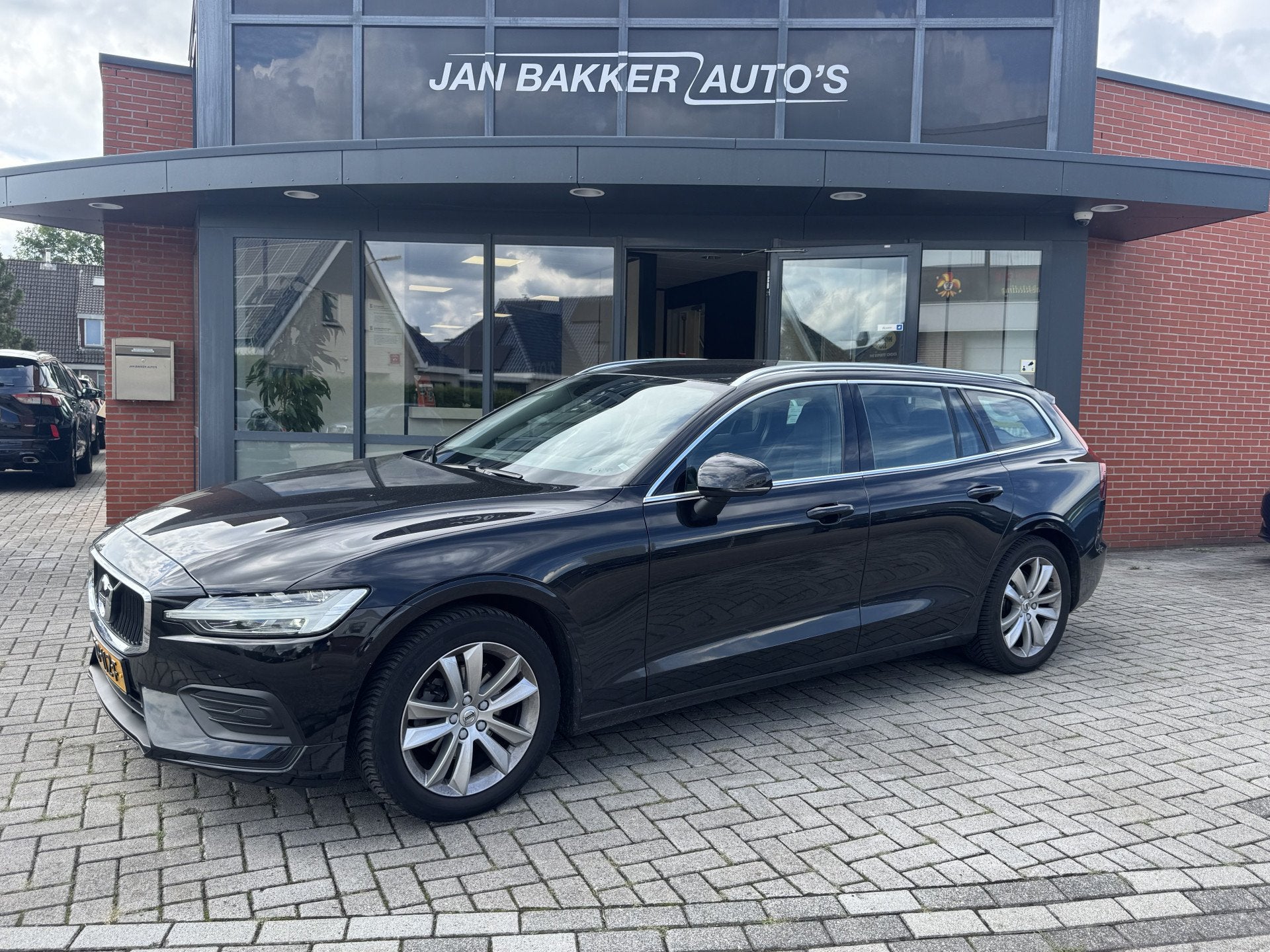 Volvo V60 2.0 D3 Momentum ✅ Cruise ✅ Carplay ✅ Elektri, Auto's, Volvo, Voorwielaandrijving, 12 maanden, Stof, Gebruikt