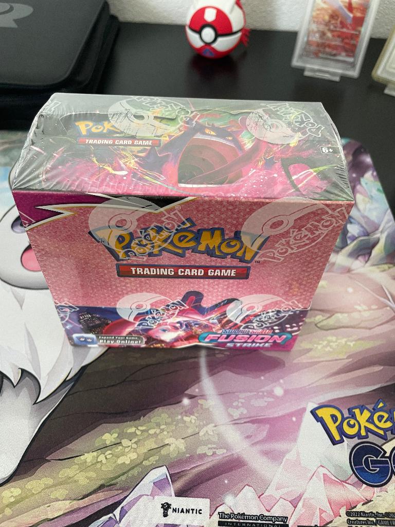 Fusion strike boosterbox, Ophalen, Zo goed als nieuw, Boosterbox, Foil