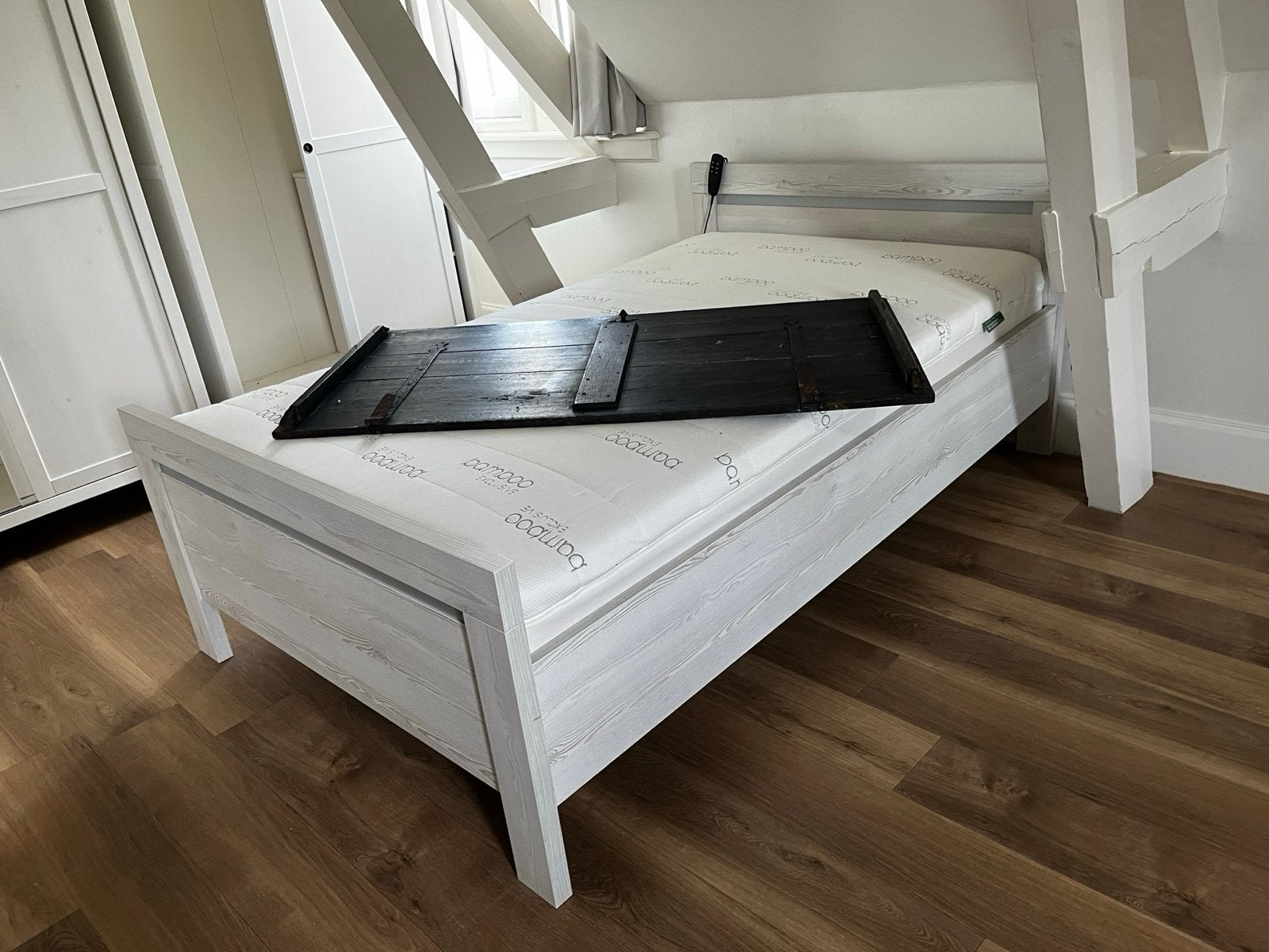 Twijfelaar - Elektrische lattenbodem - seniorenbed, Huis en Inrichting, Slaapkamer | Bedden, Ophalen, Eenpersoons, Wit, 120 cm