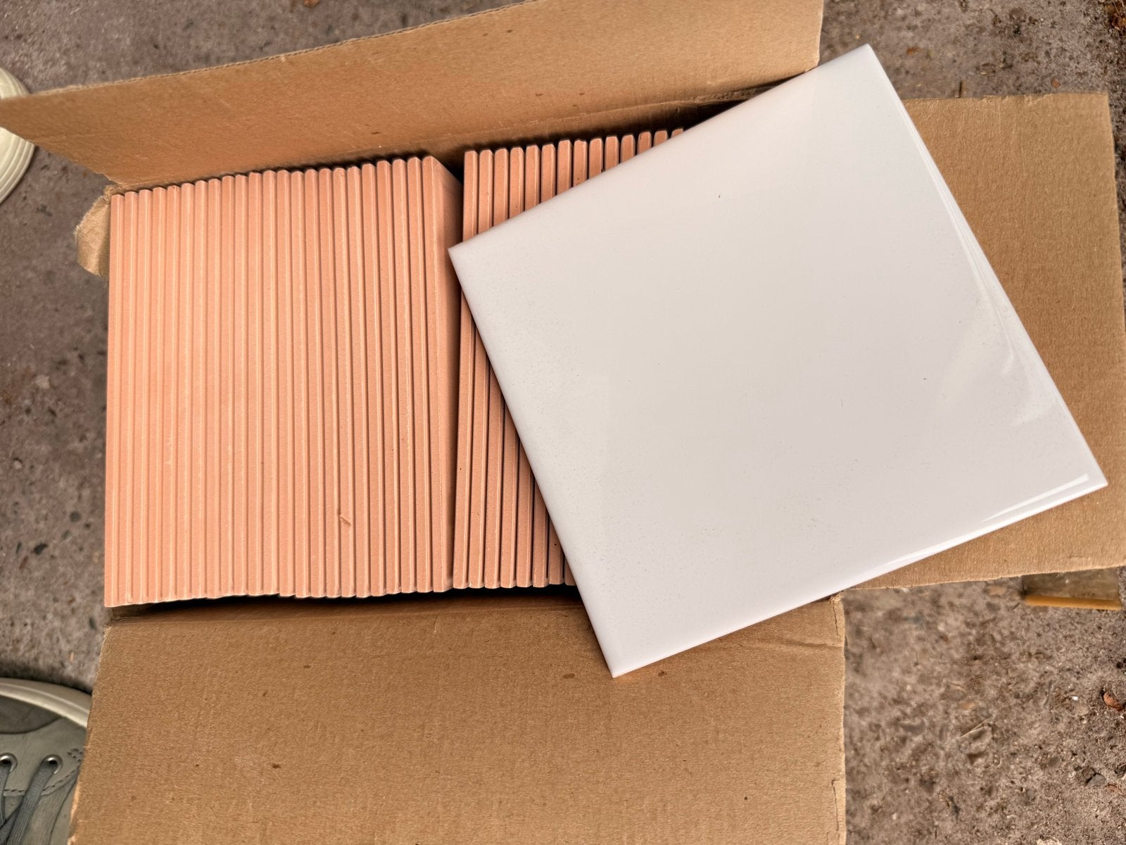 Keramische wandtegels – 15 × 15 cm, Ophalen, 60 cm of meer, Nieuw, Minder dan 20 cm