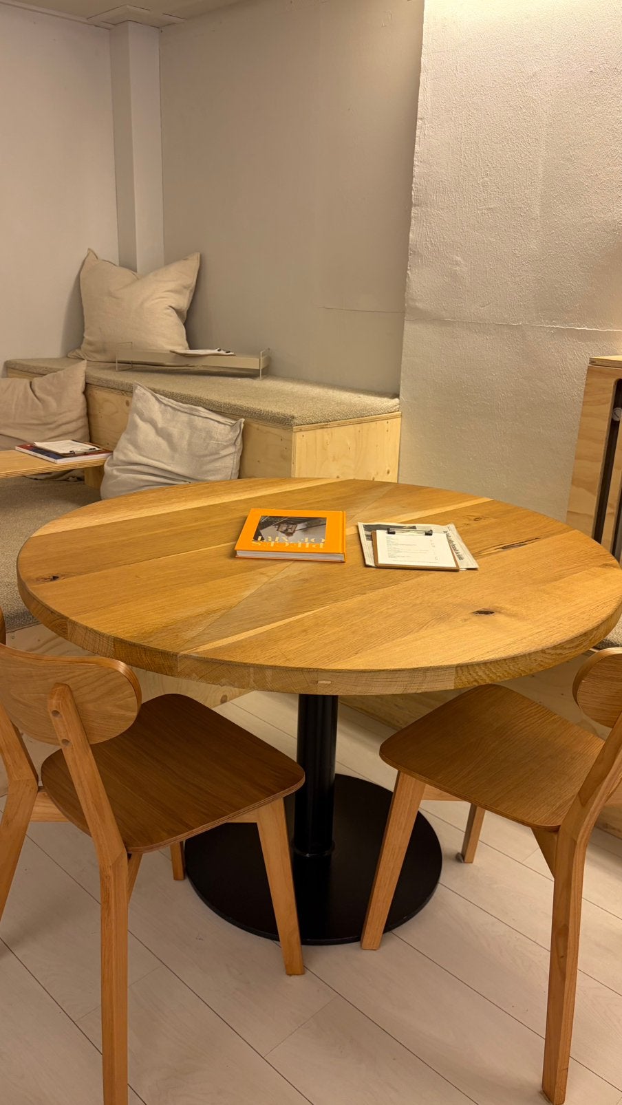Massief eiken ronde eettafel 120 cm, Ophalen, 100 tot 150 cm, Zo goed als nieuw, Vier personen