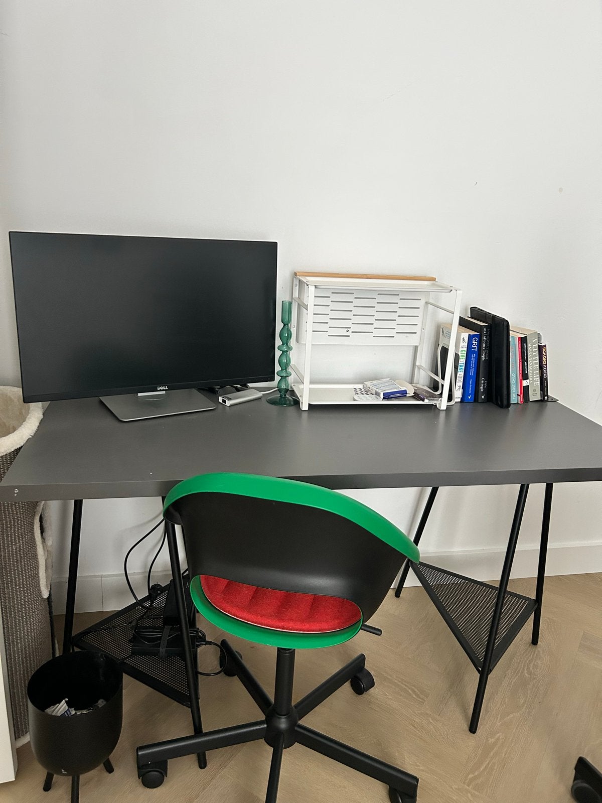 Study tabel with chair and IBM monitor, Ophalen, Opbergruimte, Gebruikt, Metaal