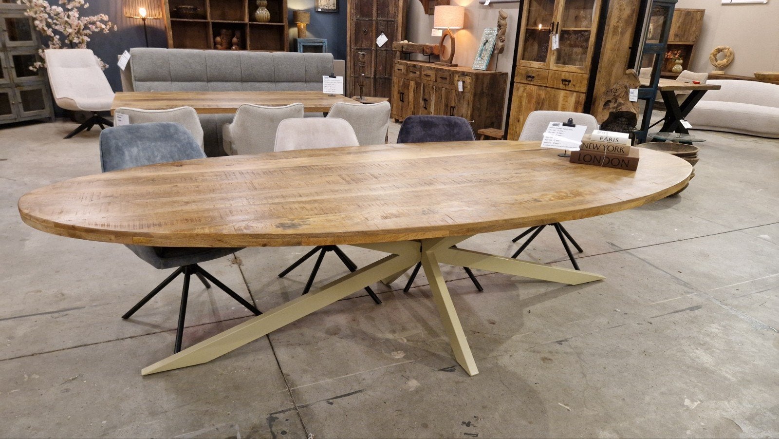 300 cm grote ovale mango eettafel | 3 meter tafel, Huis en Inrichting, 100 tot 150 cm, Ophalen of Verzenden, Vijf personen of meer
