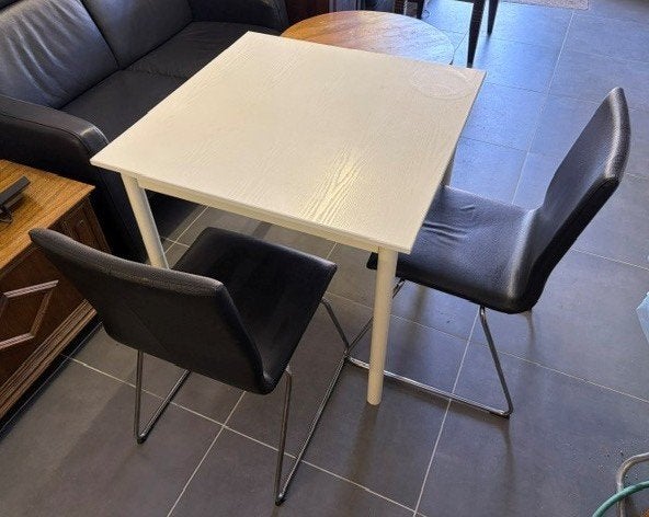 Keukentafeltje met 2 moderne zwarte stoelen, Ophalen, Gebruikt, 50 tot 100 cm, Vierkant