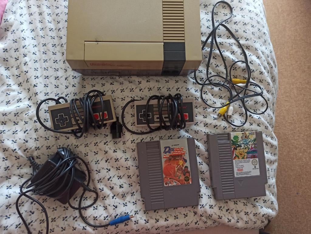 Nintendo Nes met consoles en 2 spellen, Spelcomputers en Games, Spelcomputers | Nintendo NES, Ophalen, Met 2 controllers