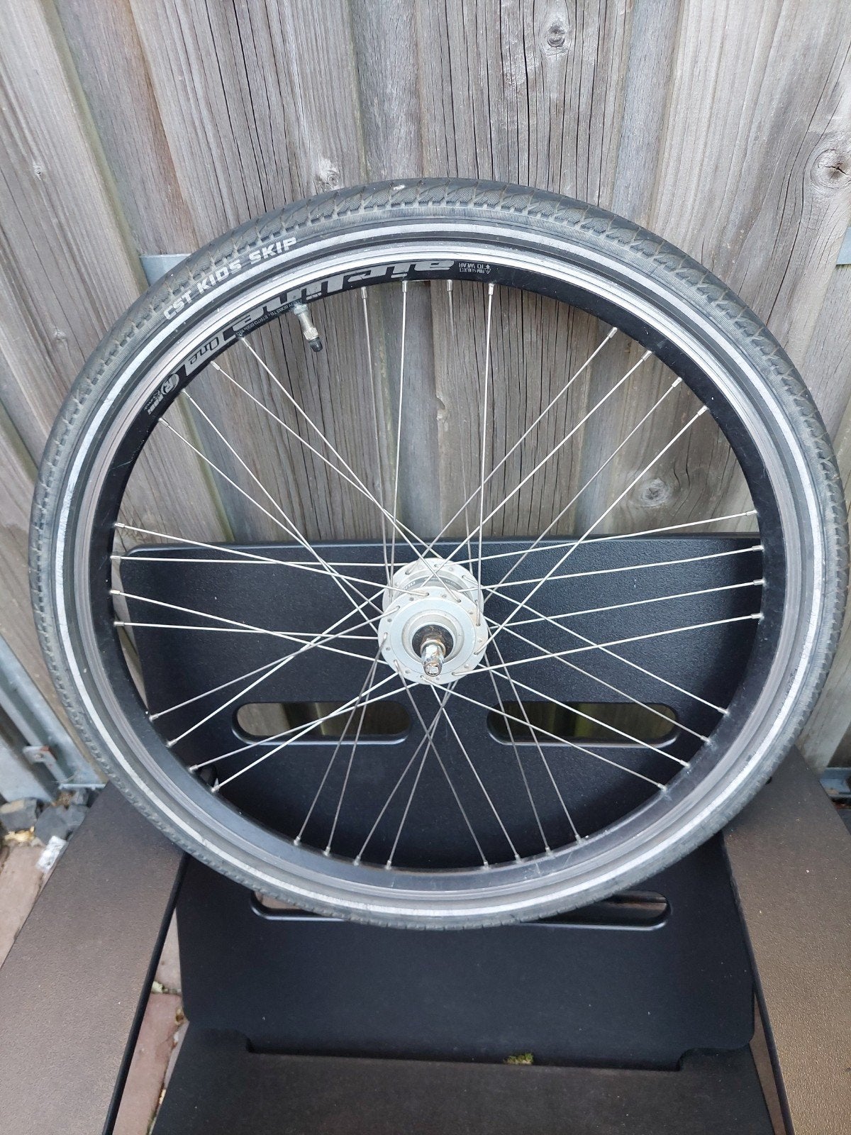 Recht voorwiel 26 inch met naafdynamo en goede band, Band, Ophalen of Verzenden, Zo goed als nieuw, Batavus Snake