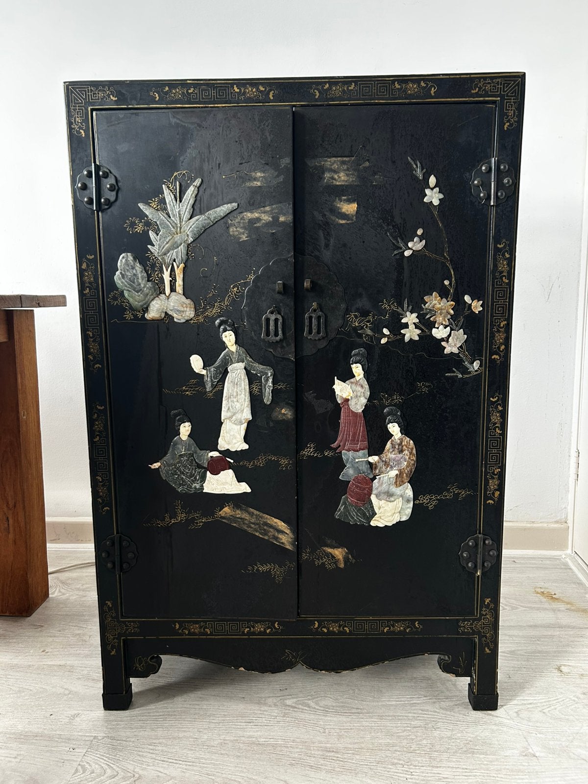 Handgemaakte Chinese kast van Jinlong Beijing Gold Inlay, Ophalen