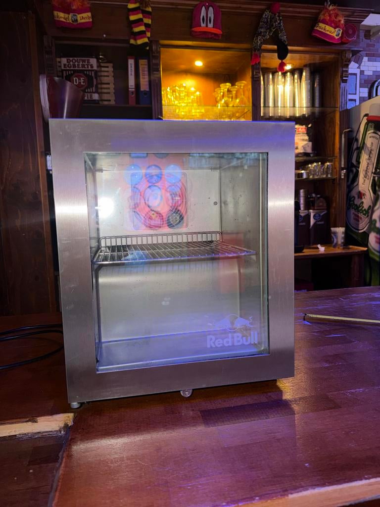 Red Bull mini koelkast, Witgoed en Apparatuur, Koelkasten en IJskasten, Gebruikt, Zonder vriesvak, Minder dan 75 liter, Minder dan 85 cm
